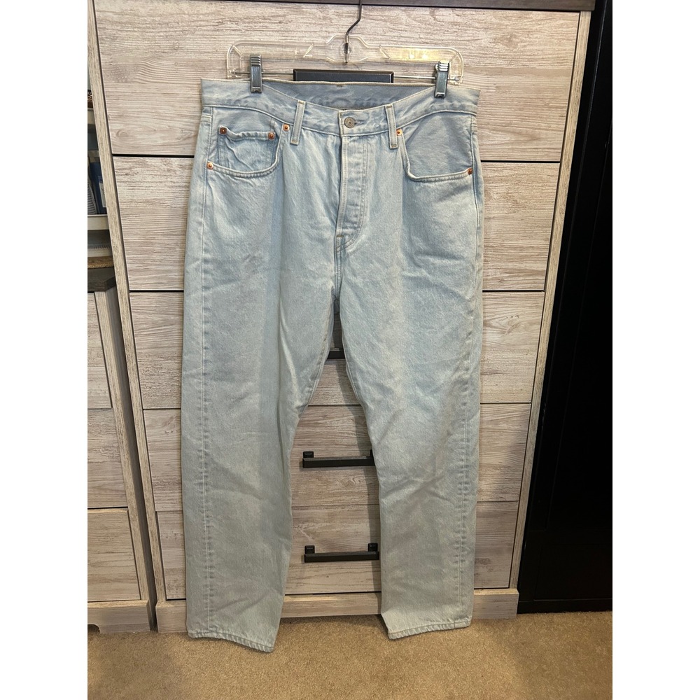 Levis 501 Original Fit Light Wash Straight Leg Button Fly Denim Jeans W31 L30
